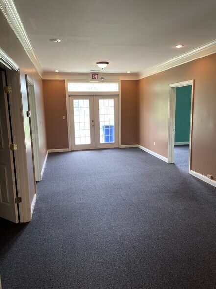 More Photos Of 102 Manor Ave, Bardstown Office For Sale