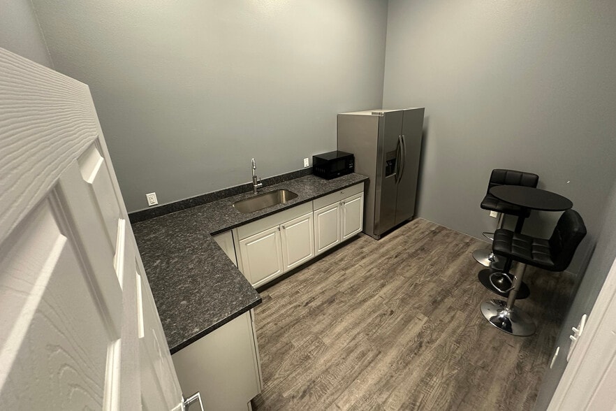 More Photos Of 5071 N Rainbow Blvd, Las Vegas Loft Creative Space For Lease