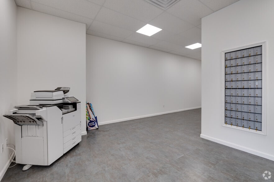 More Photos Of 545 W Broad St, Paulsboro Storefront For Sale