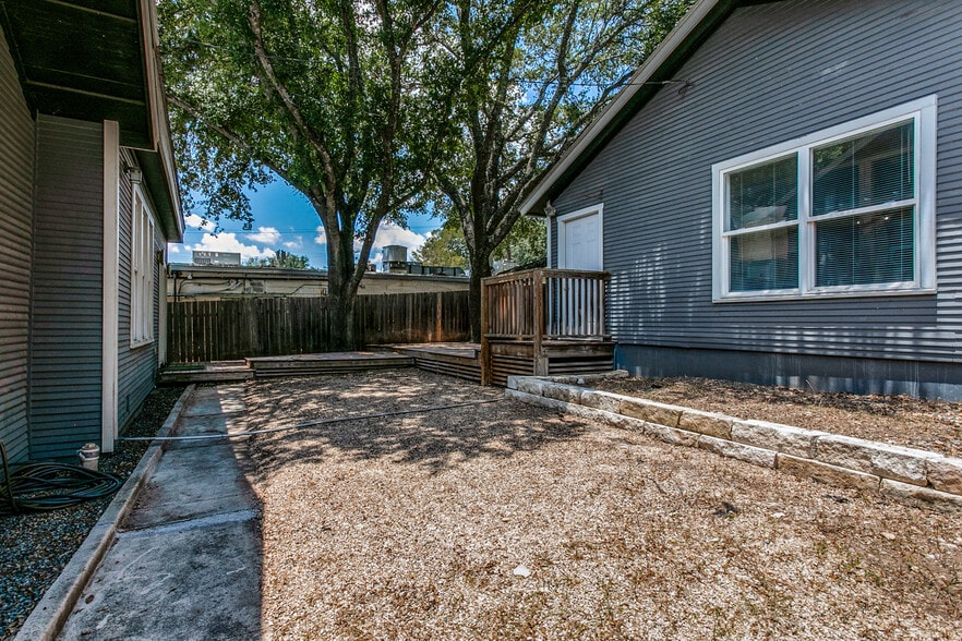 More Photos Of 105 Montclair Ave, San Antonio Medical For Sale
