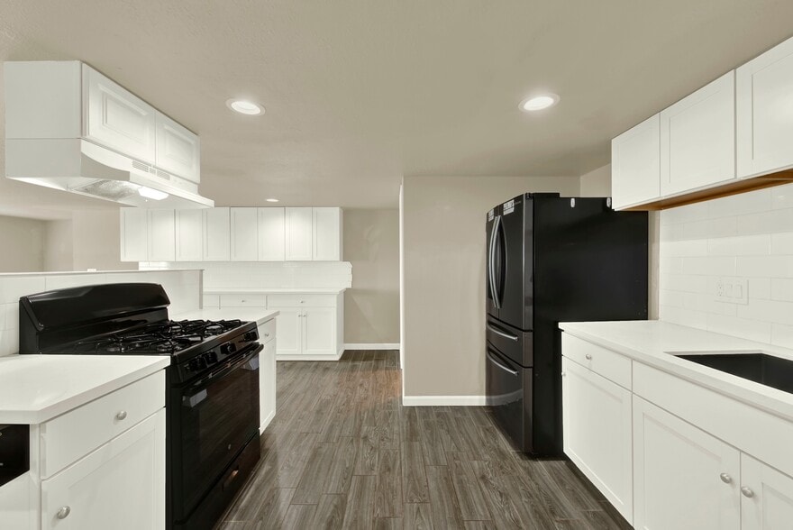 More Photos Of 124 S Porter Rd, Dixon Service For Sale