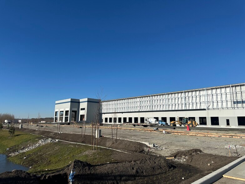 More Photos Of 5500 NE 162nd Ave, Vancouver Distribution For Lease