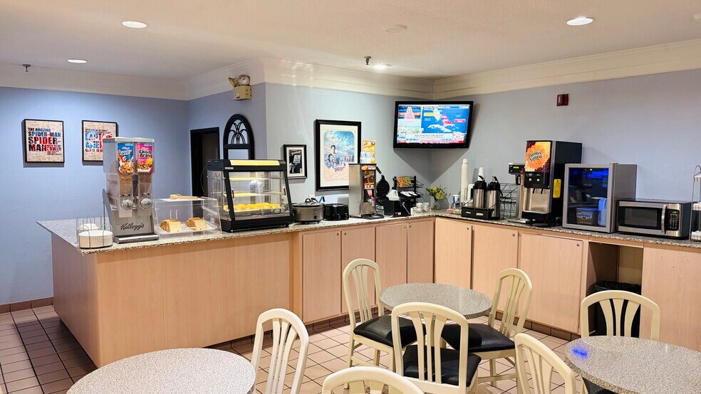 More Photos Of 2055 E 5th St, Metropolis Hotel For Sale