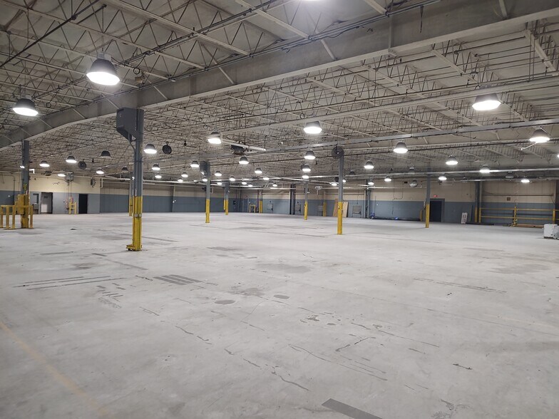 More Photos Of 79 Co 1 rd, Bombay Distribution For Lease