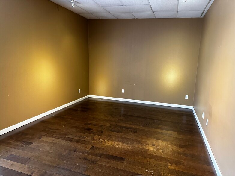 More Photos Of 1101 Anderson Ln W, Austin Loft Creative Space For Sale