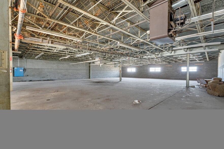 More Photos Of 220 N Saint Vrain St, El Paso Light Distribution For Sale
