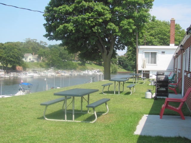 More Photos Of 520 Water St, Manistee Hotel For Sale