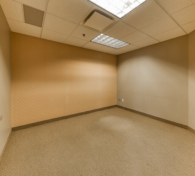 More Photos Of 169-173 Rue Dupont, Pont-rouge Freestanding For Lease