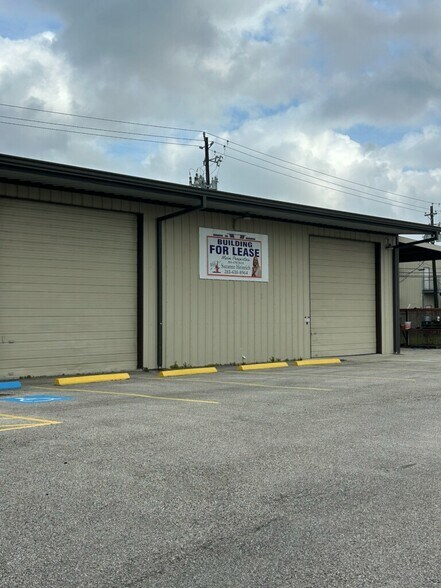 More Photos Of 332 Hwy 146 N, La Porte Warehouse For Lease