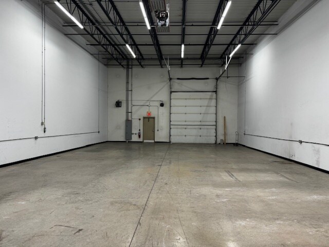 More Photos Of 2760 Beverly Dr, Aurora Warehouse For Lease