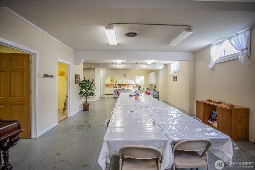 More Photos Of 1019 12th St, Anacortes Flex For Lease