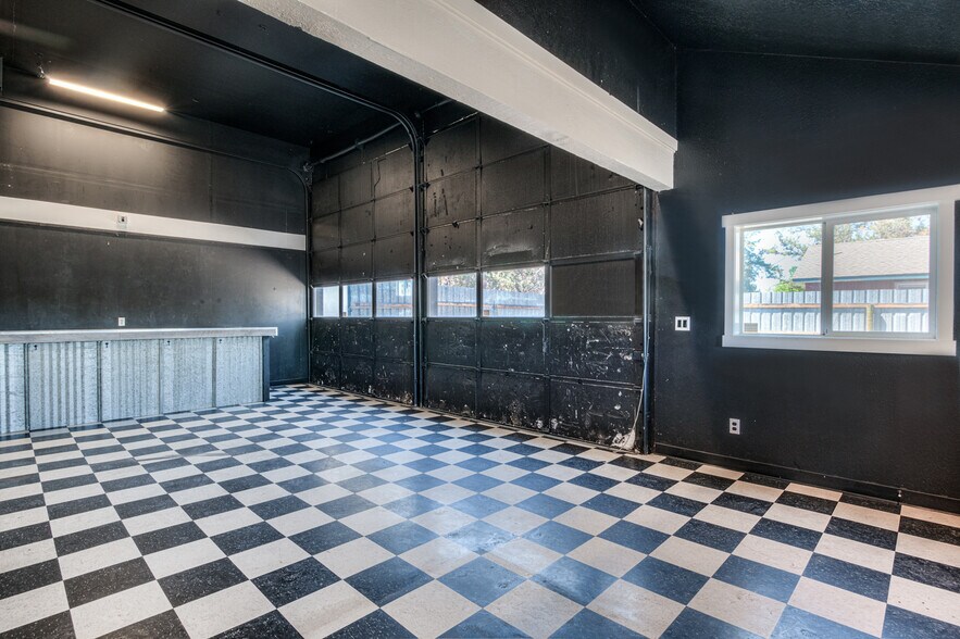 More Photos Of 64661 Bruce Ave, Bend General Retail For Sale