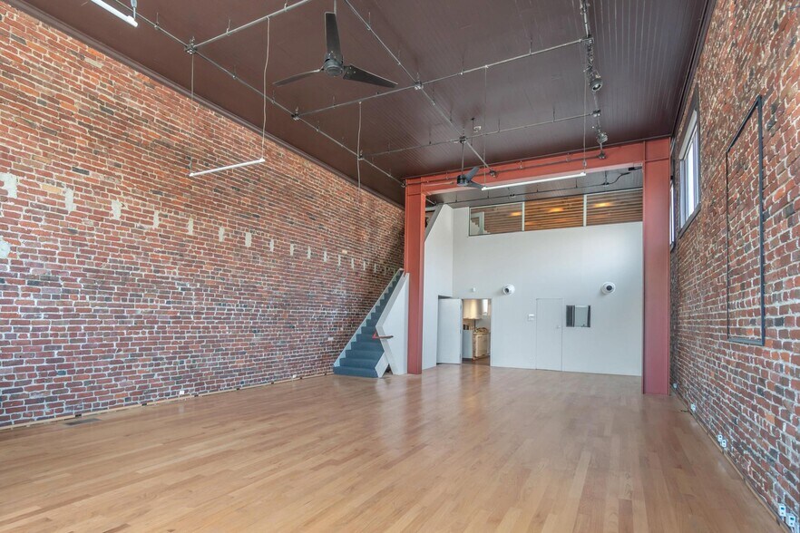 More Photos Of 1099 Folsom St, San Francisco Loft Creative Space For Lease