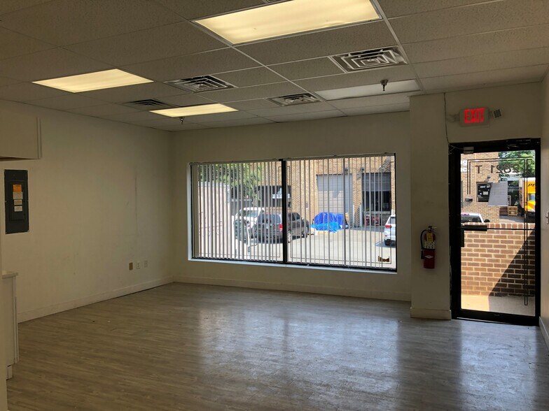 More Photos Of 2817-2821 Dorr Ave, Merrifield Warehouse For Lease