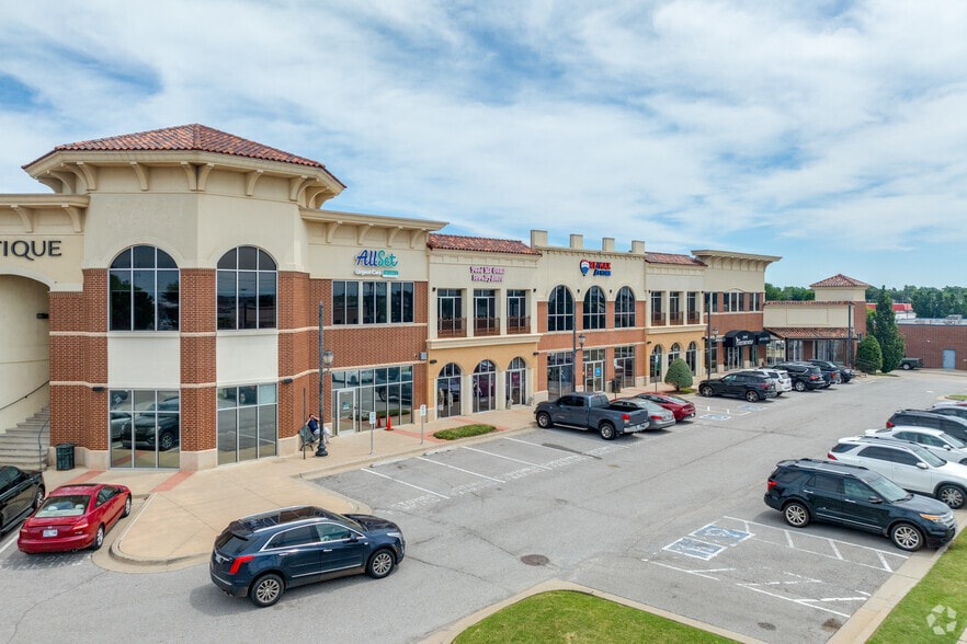 More Photos Of 3100-3272 S Broadway, Edmond Unknown For Lease