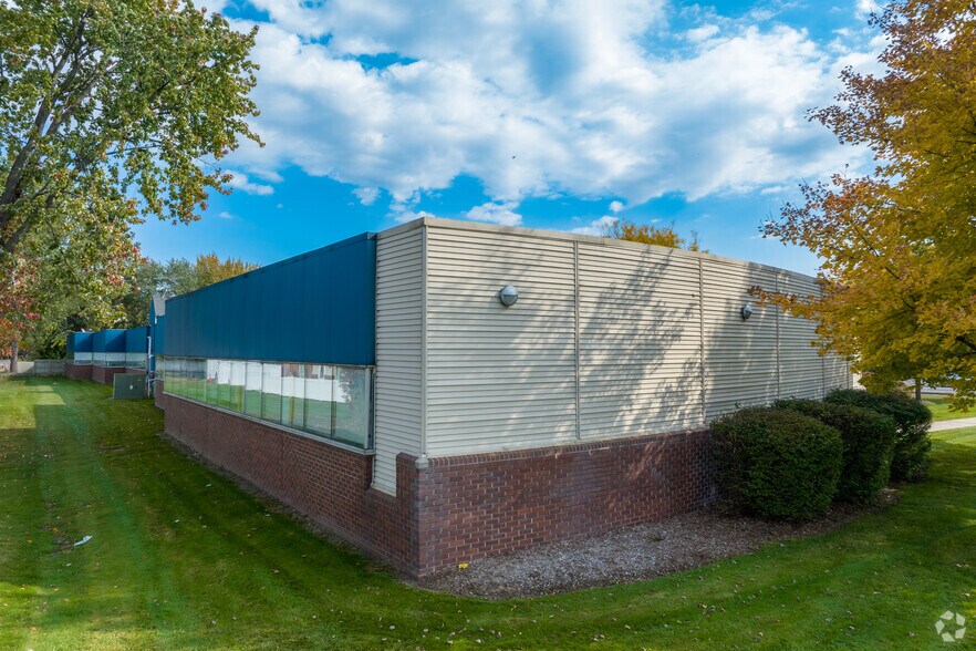 More Photos Of 37300 Dequindre Rd, Sterling Heights Medical For Lease