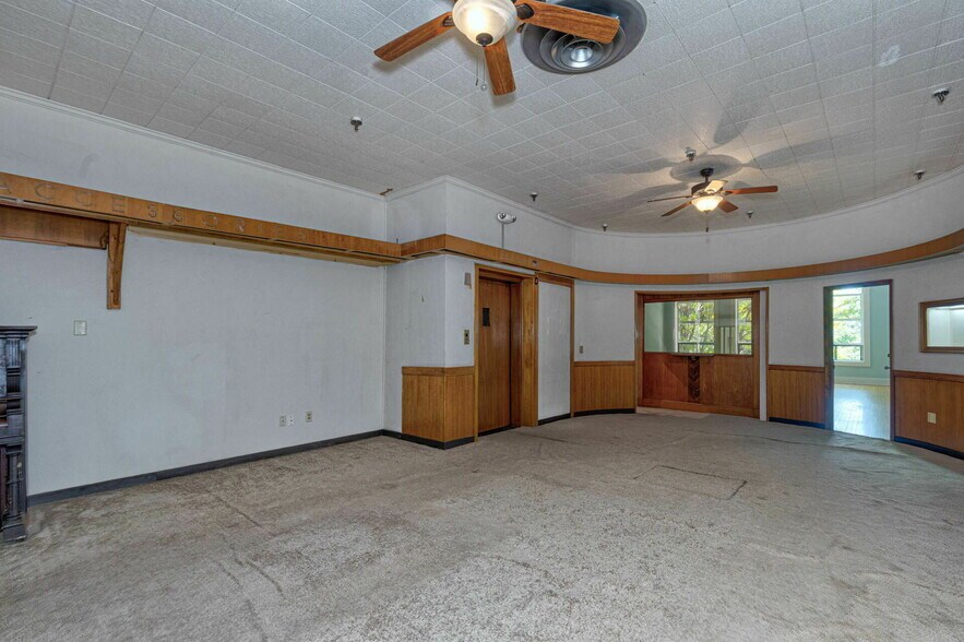 More Photos Of 1237 Broadway, Columbus Storefront For Sale