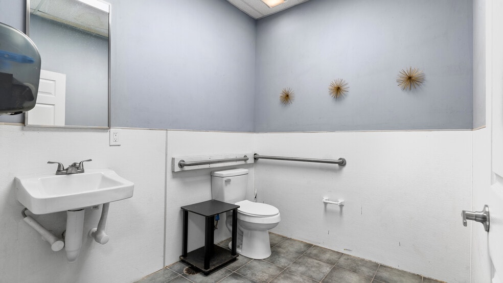 More Photos Of 2871 Main St, Atlanta Freestanding For Lease