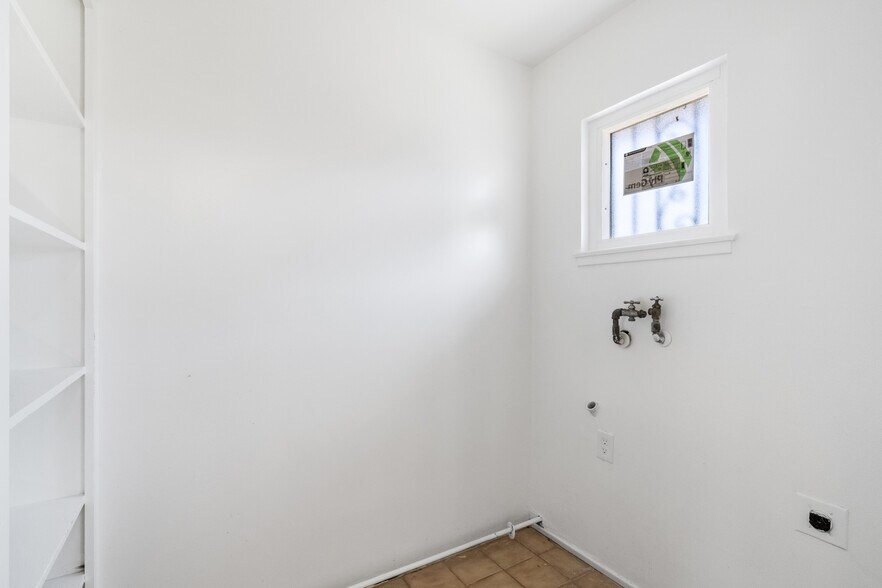 More Photos Of 4584 E Tulare Ave, Fresno Storefront Retail Residential For Sale