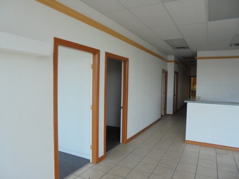 More Photos Of 7844 E Gateway Blvd, El Paso Unknown For Lease