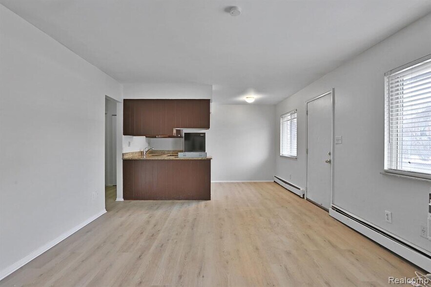 More Photos Of 280 N Rose St, Mount Clemens Apartments For Sale