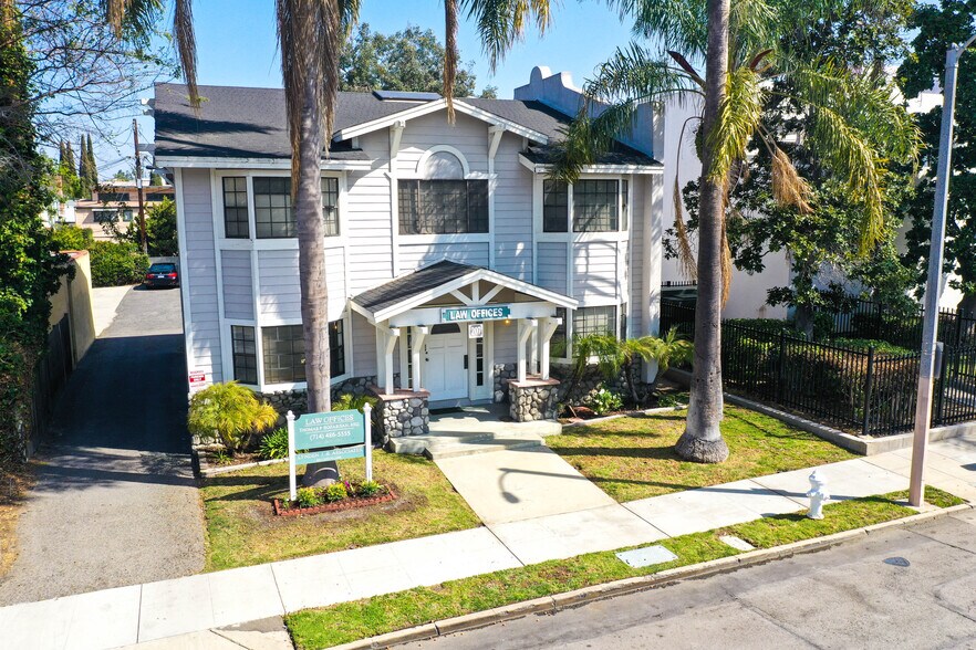 More Photos Of 207 W 20th St, Santa Ana Office For Sale