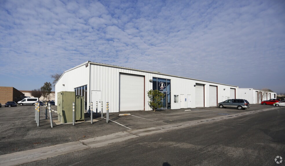 More Photos Of 7460 District Blvd, Bakersfield Unknown For Lease