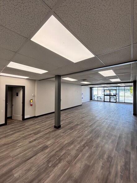 More Photos Of 2409 Main St, West Kelowna Storefront Retail Office For Lease