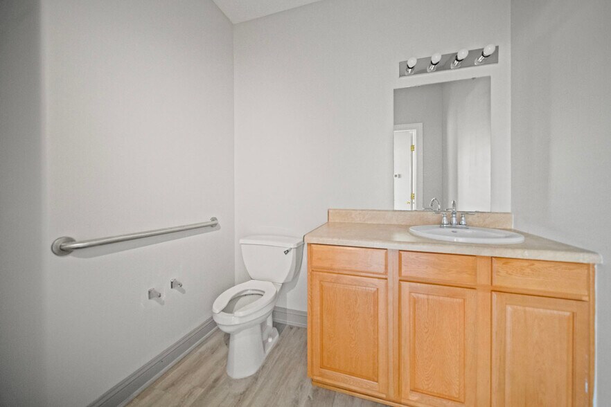 More Photos Of 6817 Southpoint Pky, Jacksonville Loft Creative Space For Lease