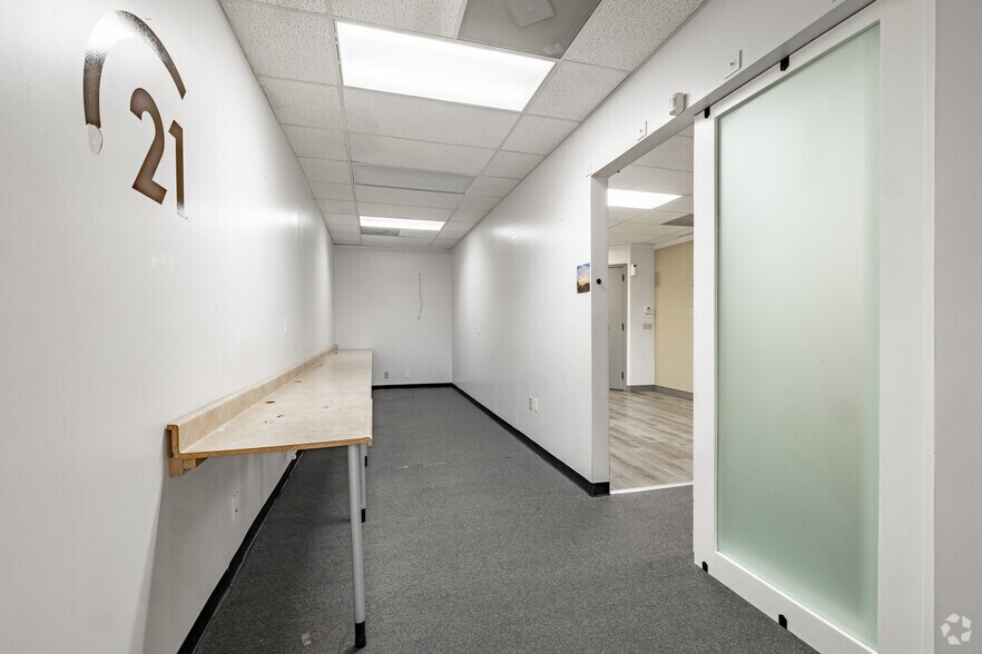 More Photos Of 15650 Devonshire St, Granada Hills Office For Lease