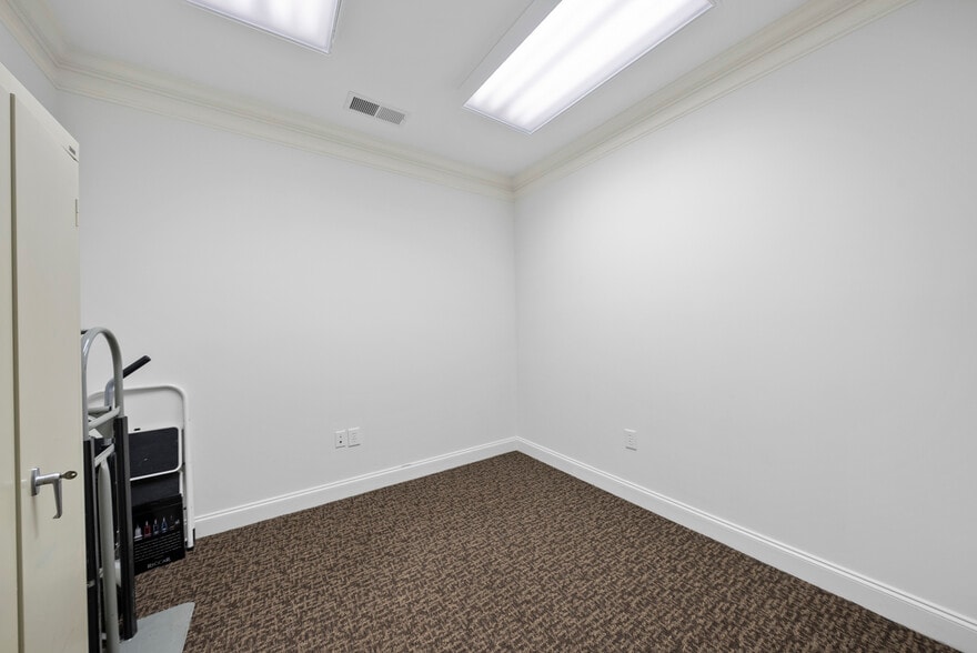 More Photos Of 8313 Six Forks Rd, Raleigh Office For Sale