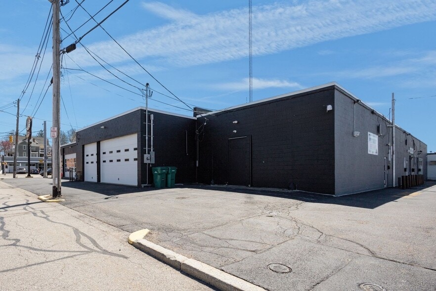 More Photos Of 1290 N Main St, Providence Industrial For Lease