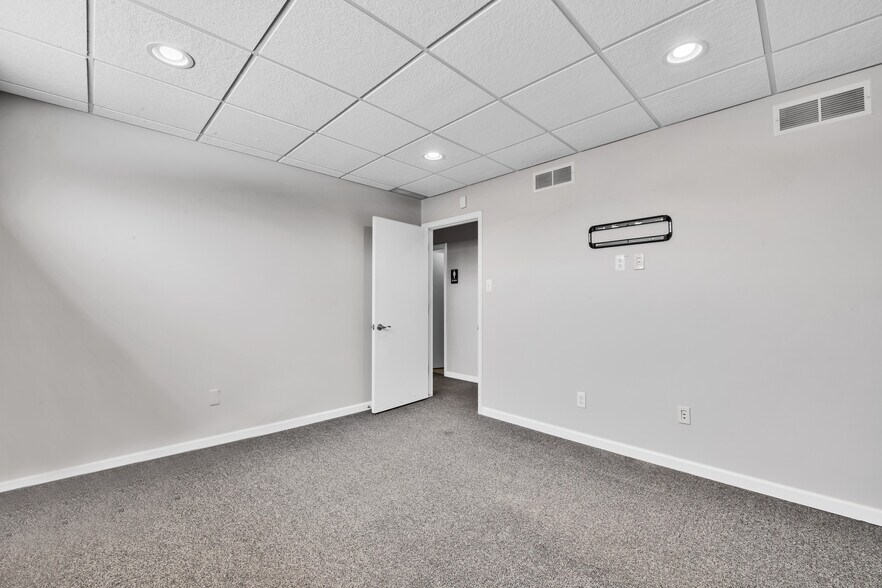 More Photos Of 23380 Goddard Rd, Taylor Freestanding For Lease