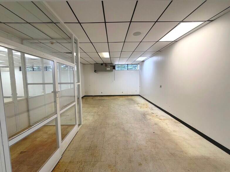 More Photos Of 10061 Amberwood Rd, Fort Myers Flex For Lease