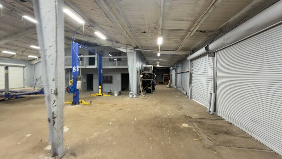 More Photos Of 2800 Delano St, Pensacola Warehouse For Lease