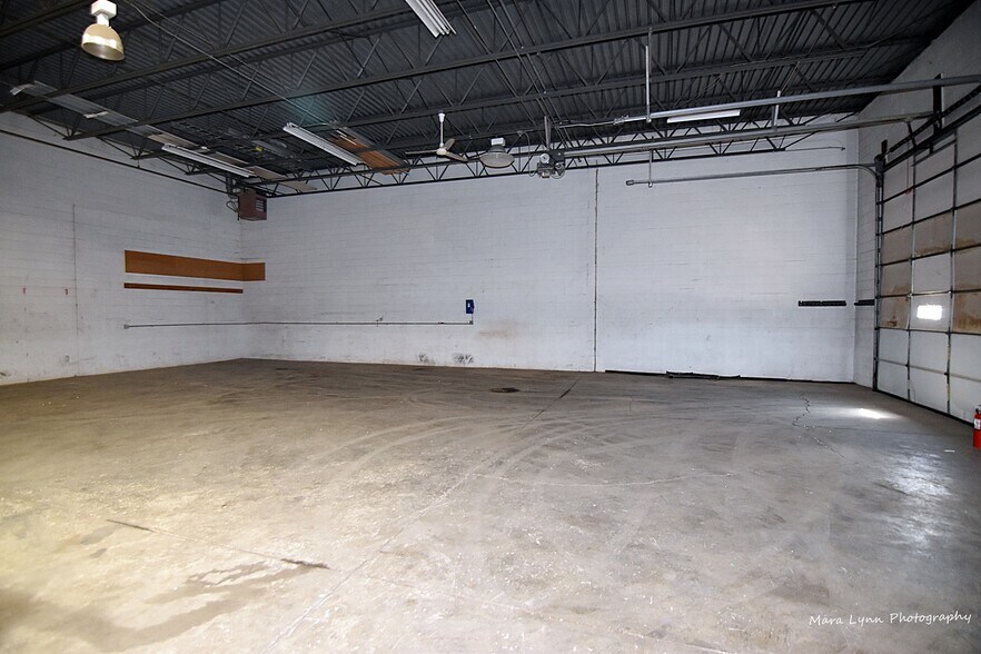 More Photos Of 1041 Trine Ct, St Charles Manufacturing For Lease