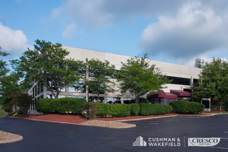 More Photos Of 8333 Rockside Rd, Valley View Office For Lease