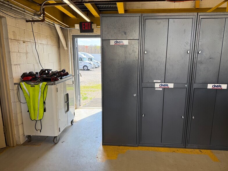 More Photos Of 4881 Pittsburgh Rd, Harrisville Light Distribution For Sale