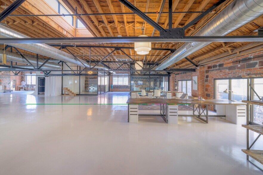 More Photos Of 1604 Locust St, Kansas City Office For Lease