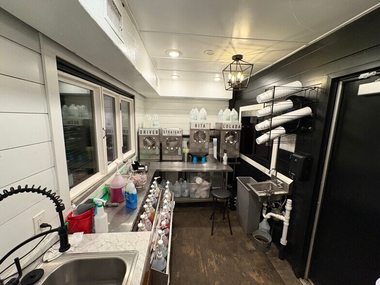 More Photos Of 6223 W Roundbunch Rd, Orange Restaurant For Sale