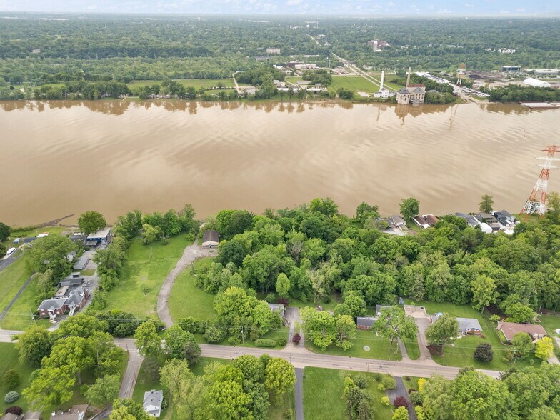 More Photos Of 2000 Utica Pike, Jeffersonville Marina For Sale