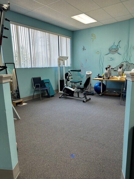 More Photos Of 102 Kings Way W, Sewell Medical For Lease