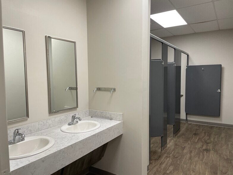 More Photos Of 1695 Bonnie Ln, Cordova Medical For Sale