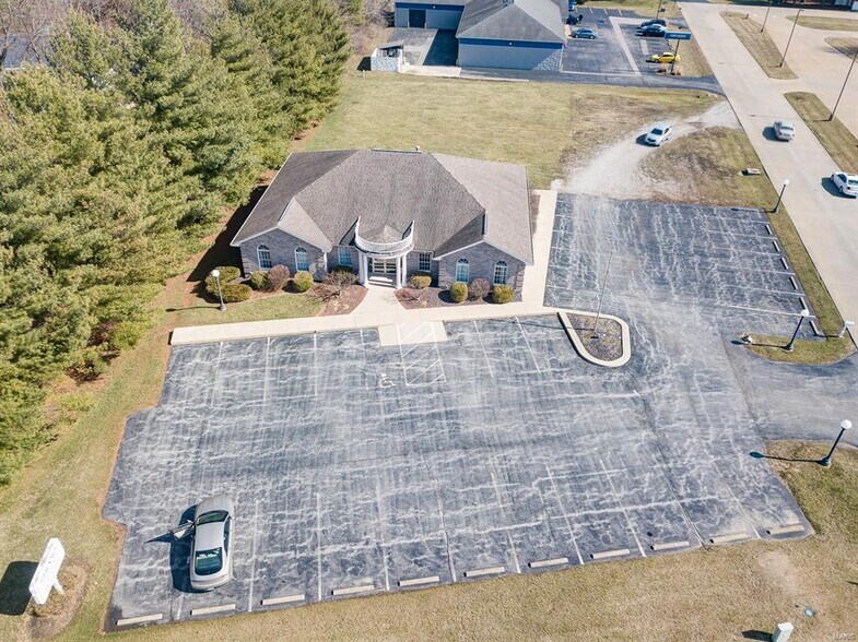 More Photos Of 824 N Market St, Waterloo Medical For Sale