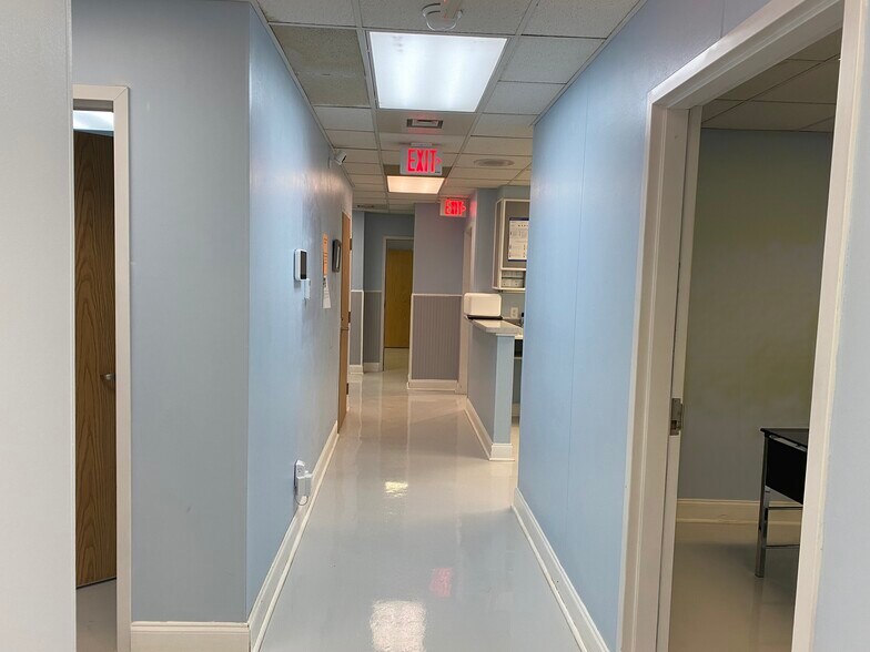 More Photos Of 5040 Snapfinger Woods Dr, Decatur Medical For Lease