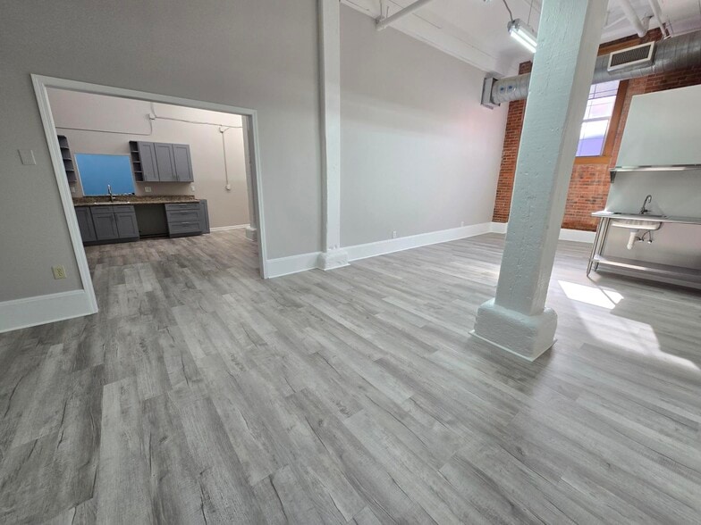 More Photos Of 1667 E 40th St, Cleveland Loft Creative Space For Sale