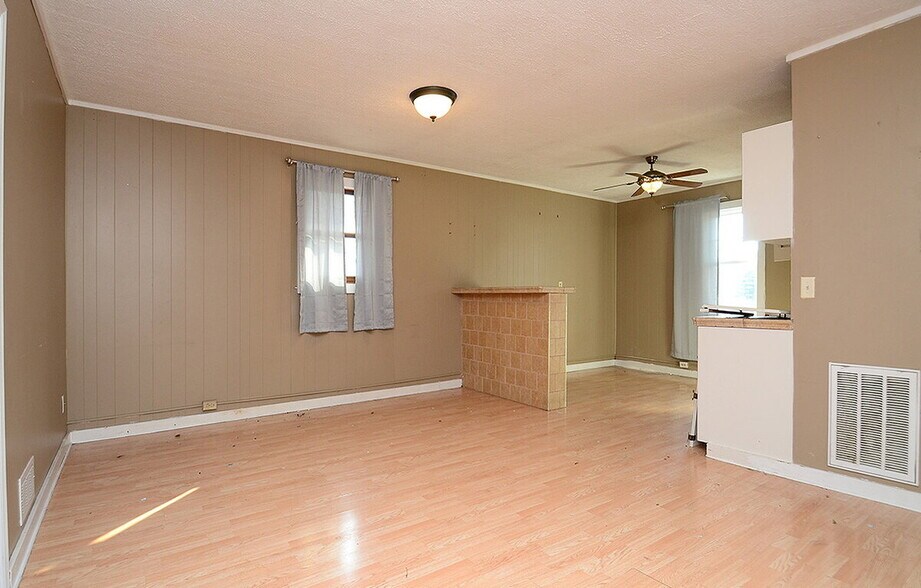 More Photos Of 6500 Railroad Ave, Omaha Restaurant For Sale