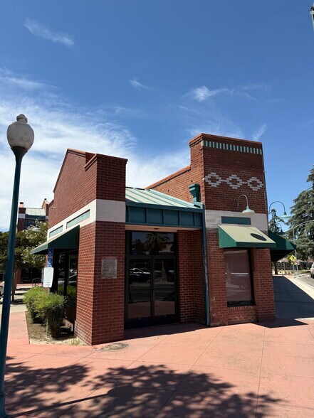 More Photos Of 711 N Court St, Visalia Office For Sale