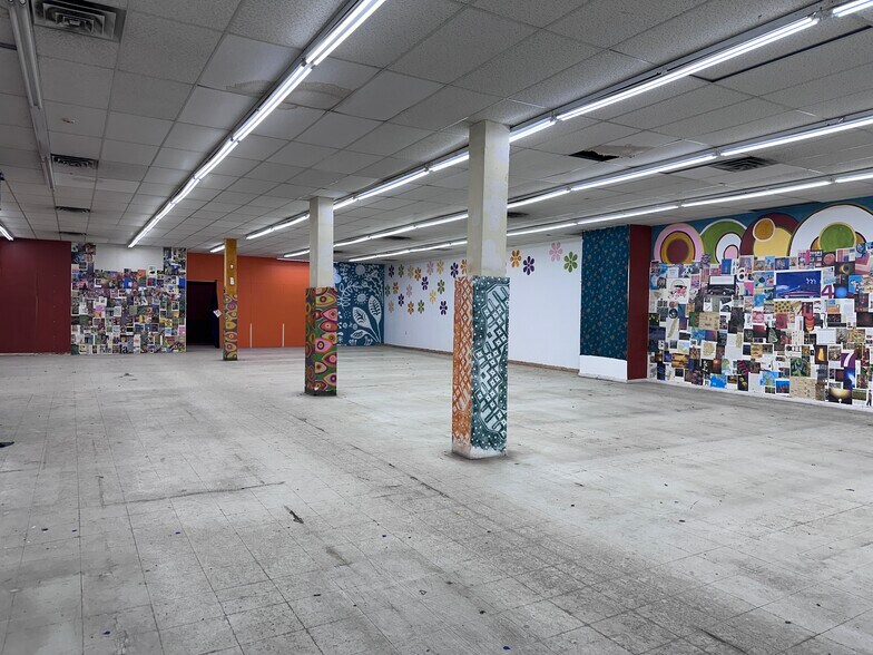 More Photos Of 936-950 Rue Notre-Dame O, Montréal Storefront Retail Residential For Lease