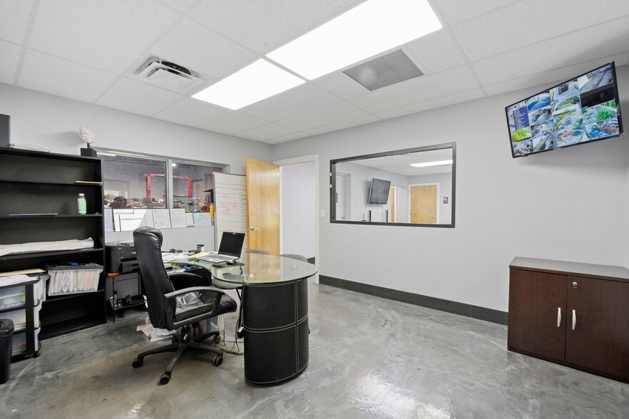 More Photos Of 1441 S Powerline Rd, Pompano Beach Auto Dealership For Lease